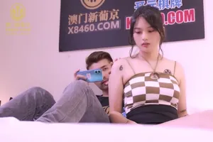 去看望她的姐姐，但只在家里见到了她姐姐的未婚夫